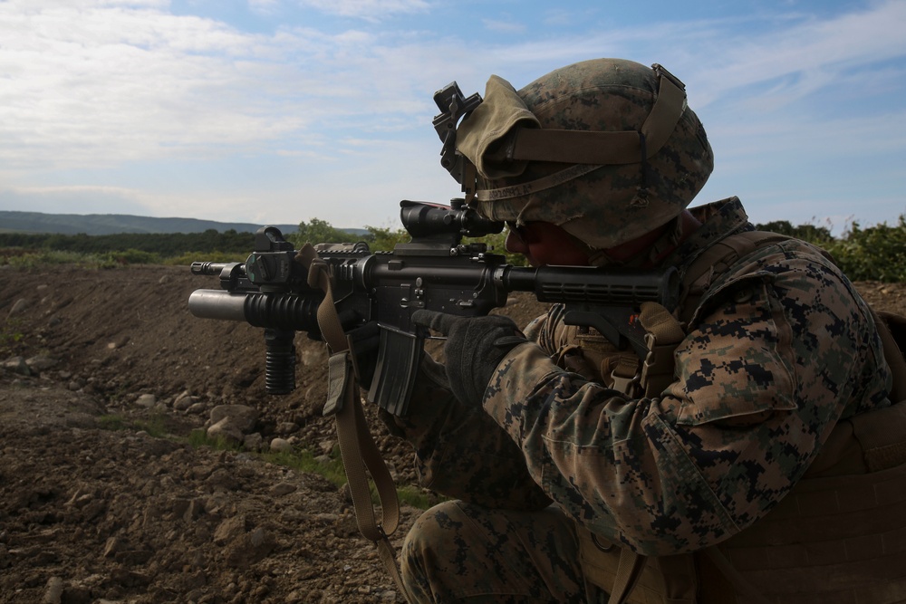 U.S. Marines, Japan Ground Self-Defense Force shoot on live fire range