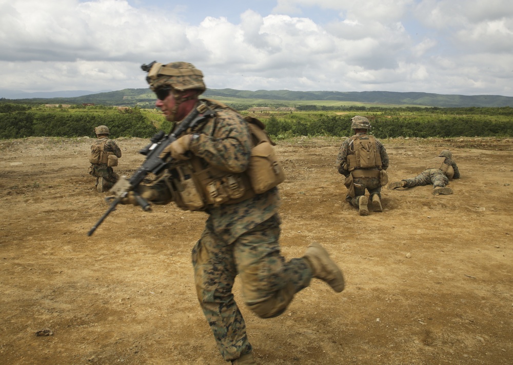 U.S. Marines train combat tactics with Japanese Ground Self-Defense Force