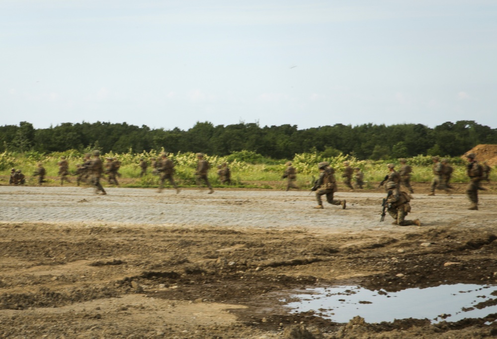 U.S. Marines train combat tactics with Japanese Ground Self-Defense Force