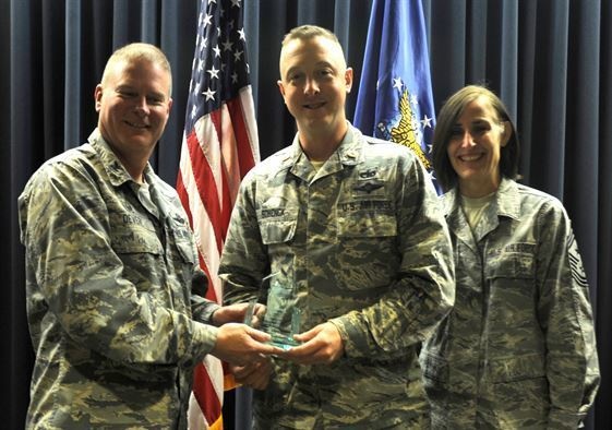 Wing recognizes quarterly award winners