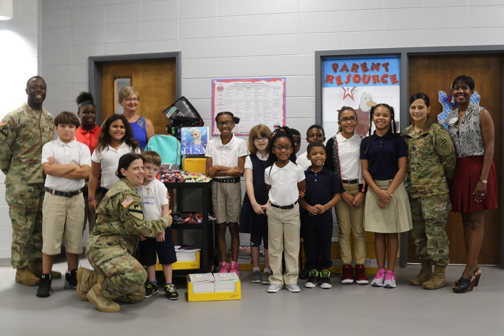 3IDSB Soldiers Help Children, Donate School Supplies
