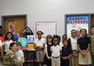 3IDSB Soldiers Help Children, Donate School Supplies