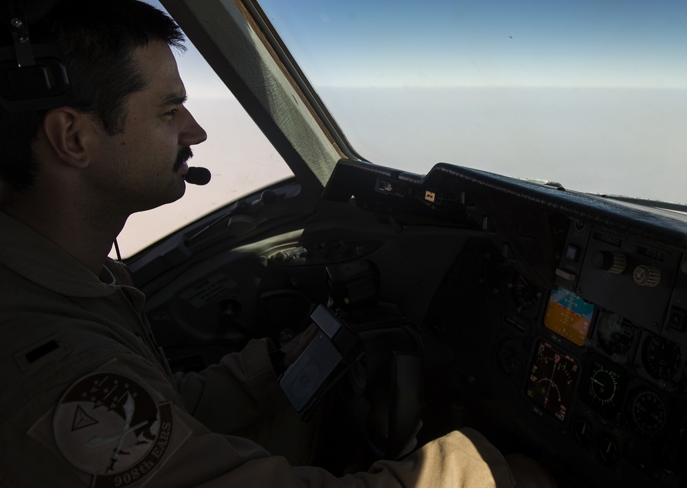 908th EARS fuels F/A-18, B-52