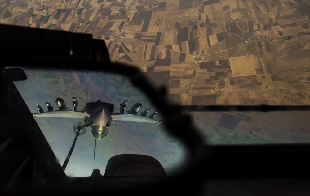 KC-10 refuels U.S, coalition aircraft