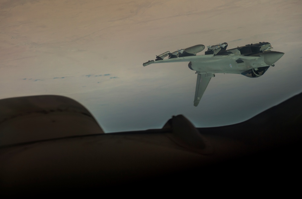 KC-10 refuels U.S, coalition aircraft