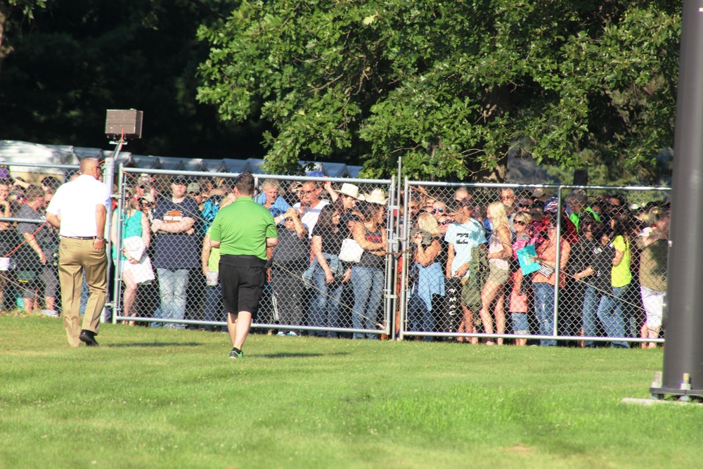 Thousands attend 2017 concert at Fort McCoy