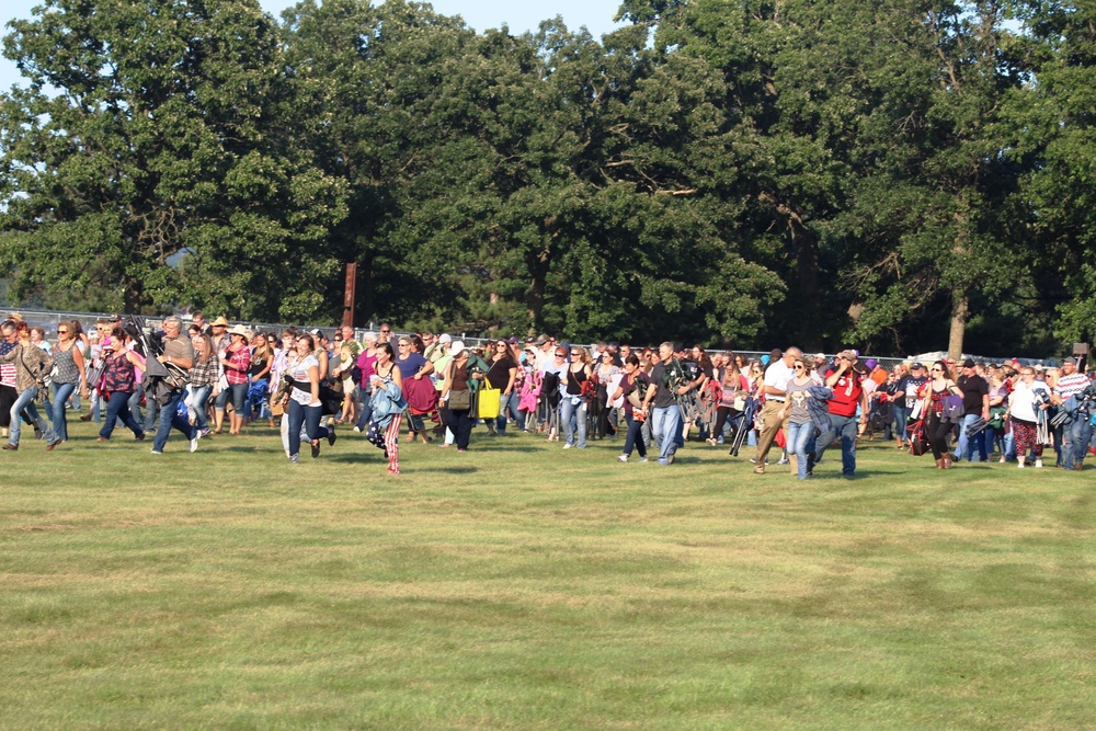 Thousands attend 2017 concert at Fort McCoy