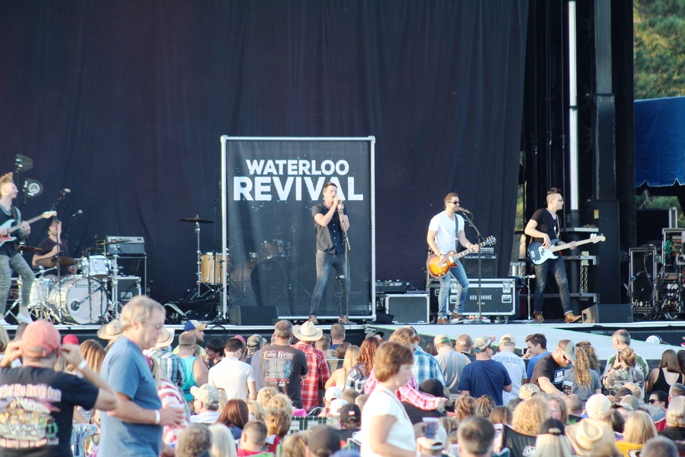 Band Waterloo Revival plays to thousands at Fort McCoy concert