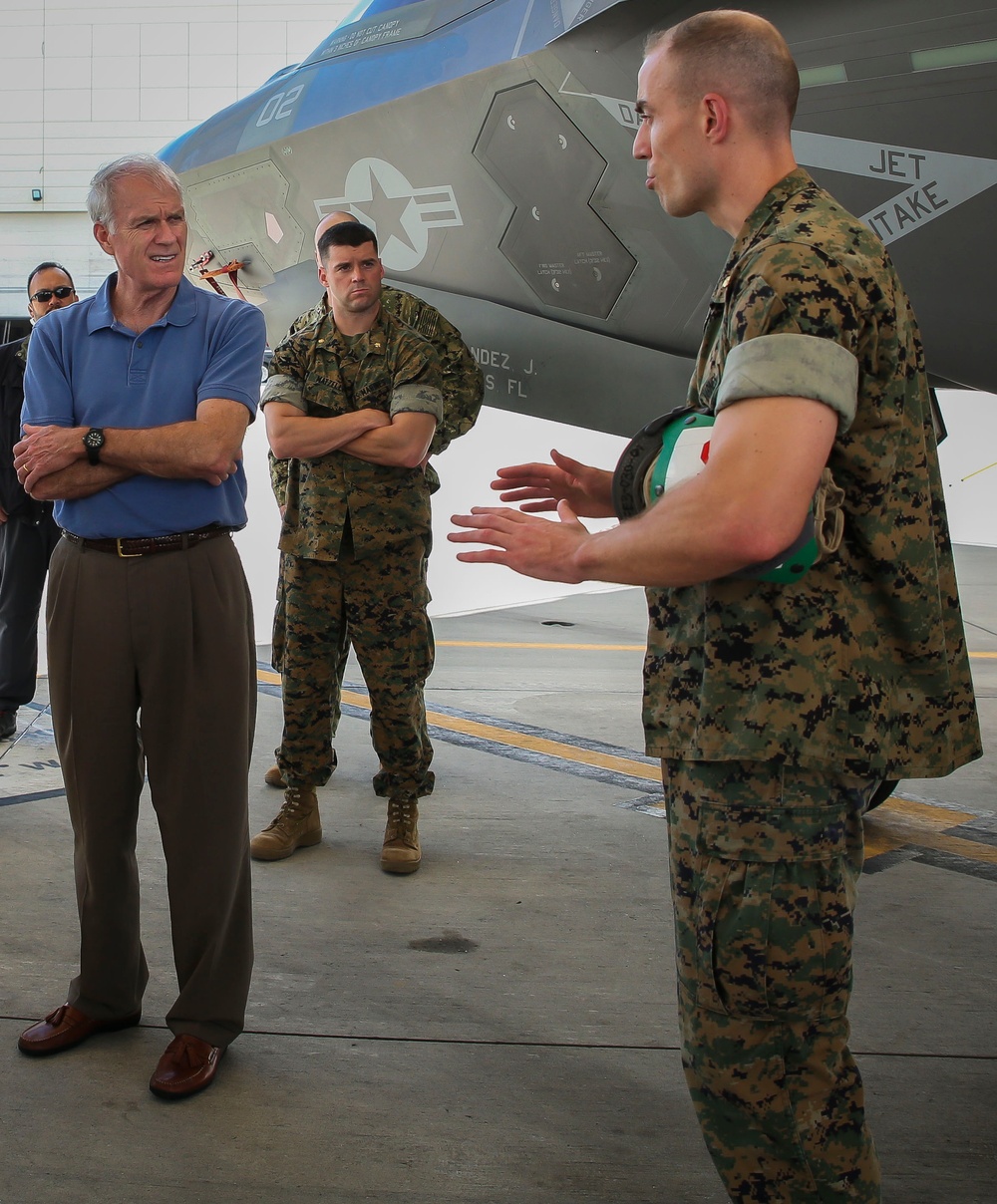 SECNAV visits Fightertown