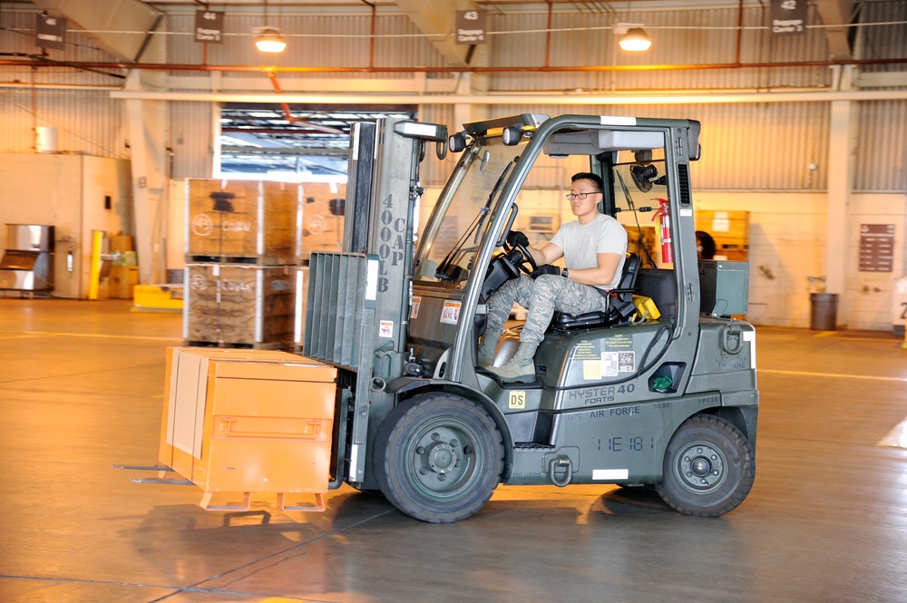 Reservists help move cargo around the world
