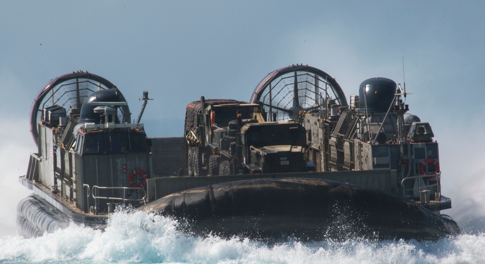 The amphibious assault ship USS Bonhomme Richard conducts LCAC operations during certification exercise