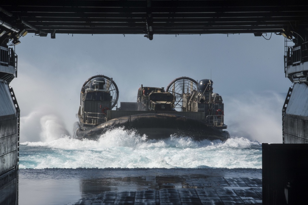 The amphibious assault ship USS Bonhomme Richard conducts LCAC operations during certification exercise