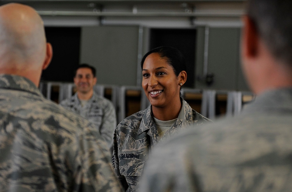 AMC commander visits 521st AMOW