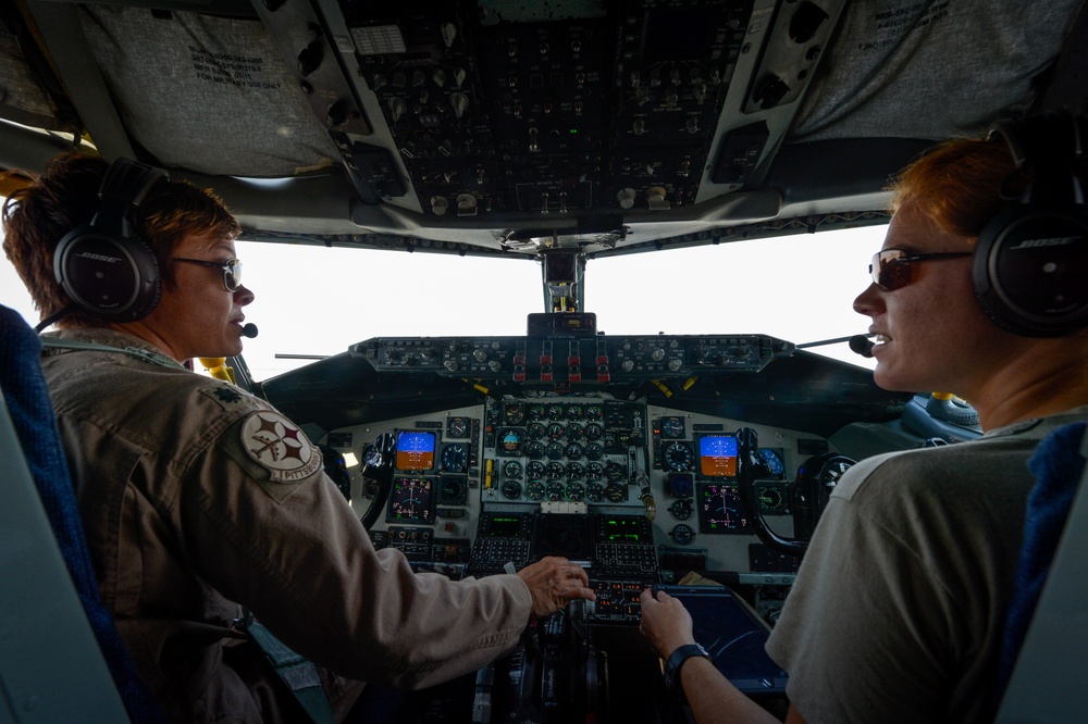 KC-135 crew refuels RC-135V/W