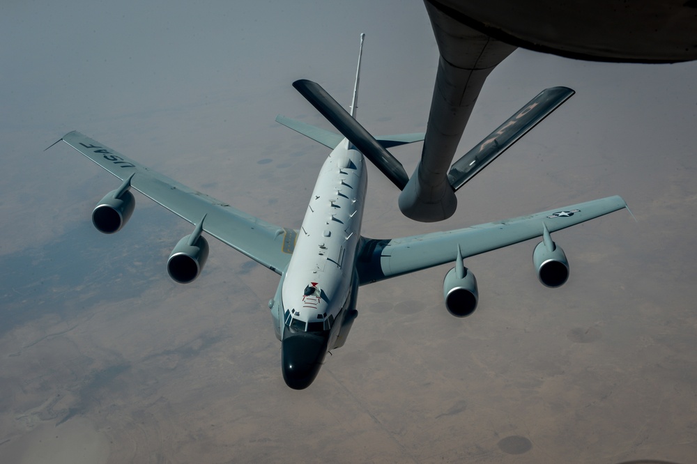 KC-135 crew refuels RC-135V/W