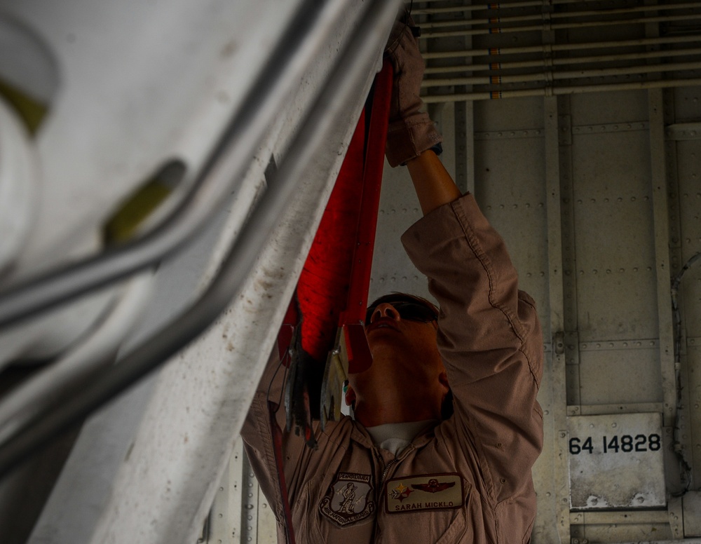 KC-135 crew refuels RC-135V/W