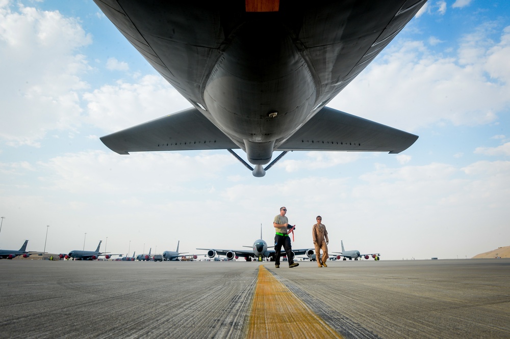 KC-135 crew refuels RC-135V/W