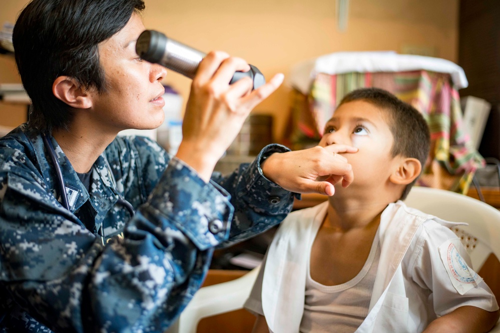 SPS 17 Navy Doctor Shares Family Medicine Skills with Honduran Counterparts