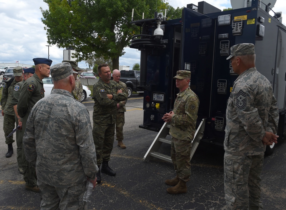 KSF Commander visits 132d Wing