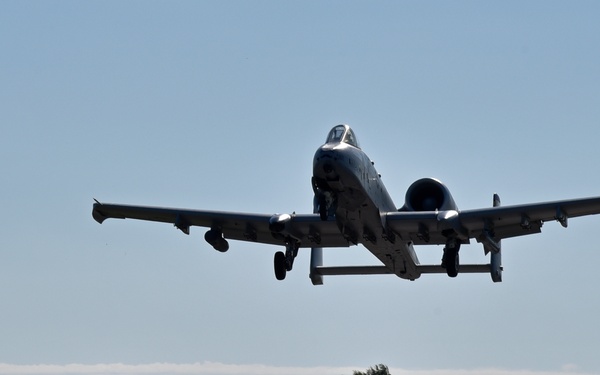 A-10 Warthog Practices Improvised Landings in Estonia