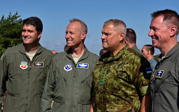 A-10 Warthog Practices Improvised Landings in Estonia