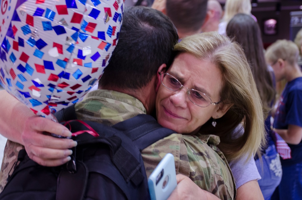 AZ Guardsmen return from Middle East Deployment