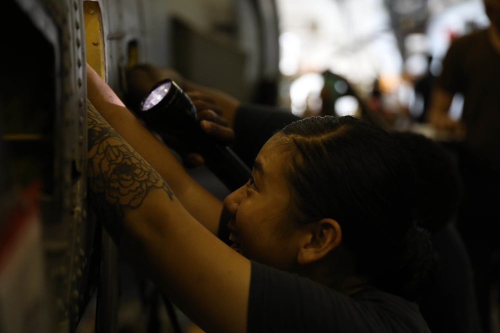 MH60S Seahawk Helicopter Maintenance