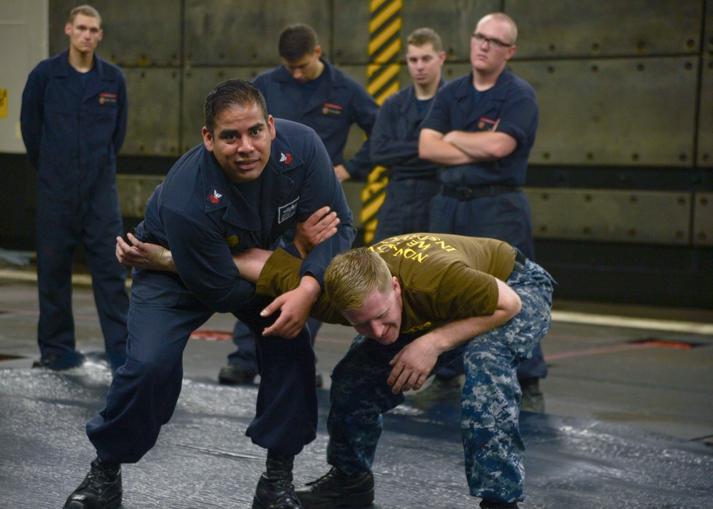 USS ESSEX (LHD 2)