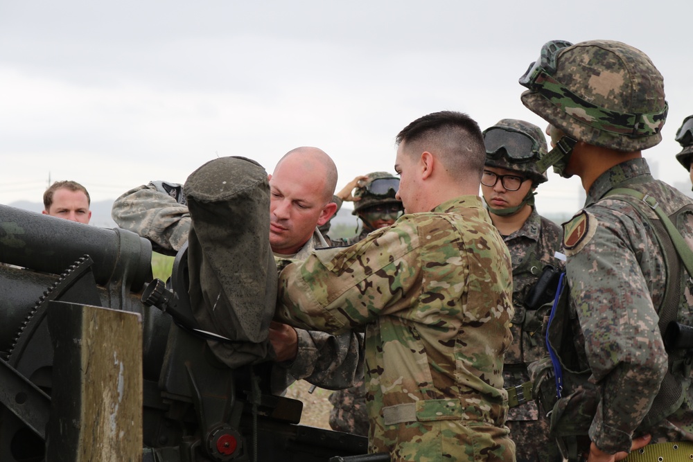U.S., ROKA conduct joint sling-load aerial movement training Aug. 17