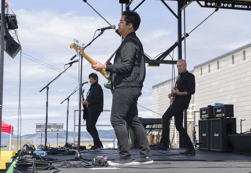 Vertical Horizon Plays at Naval Air Station Whidbey Island