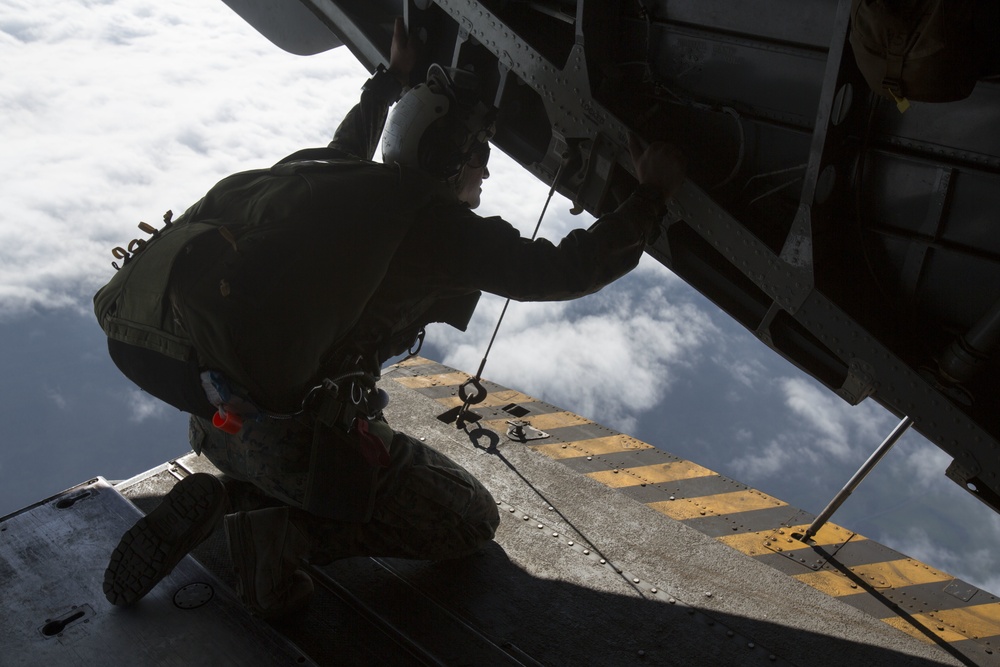 Force Recon Marines perform high altitude-high opening jumps in Yausubetsu