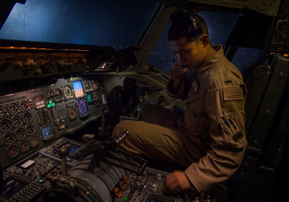 908th EARS fuels F-22s