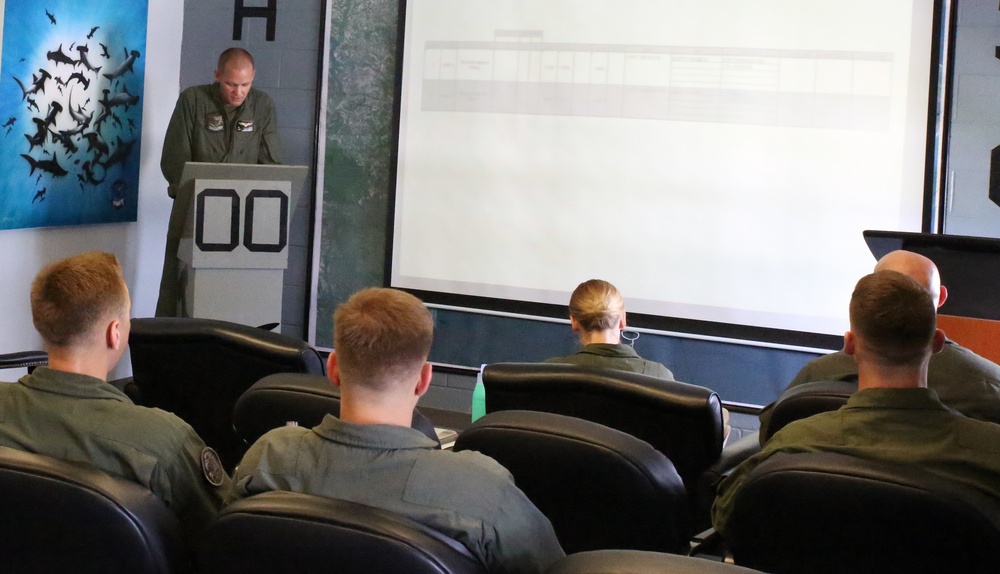 HMH-366 assists IULC Marines