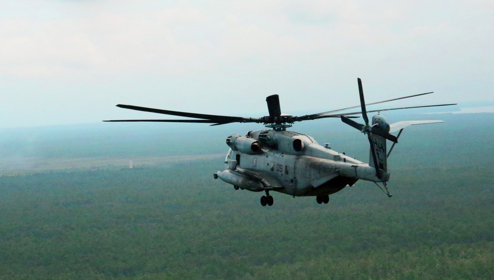 HMH-366 assists IULC Marines