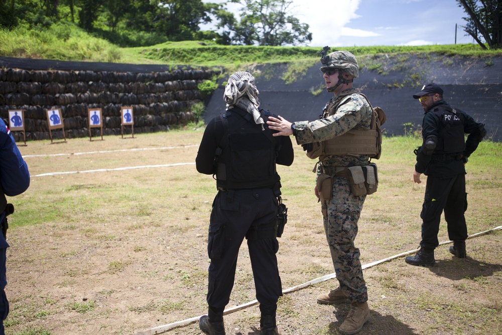 SPMAGTF-SC Commanding Officer visits Costa Rica