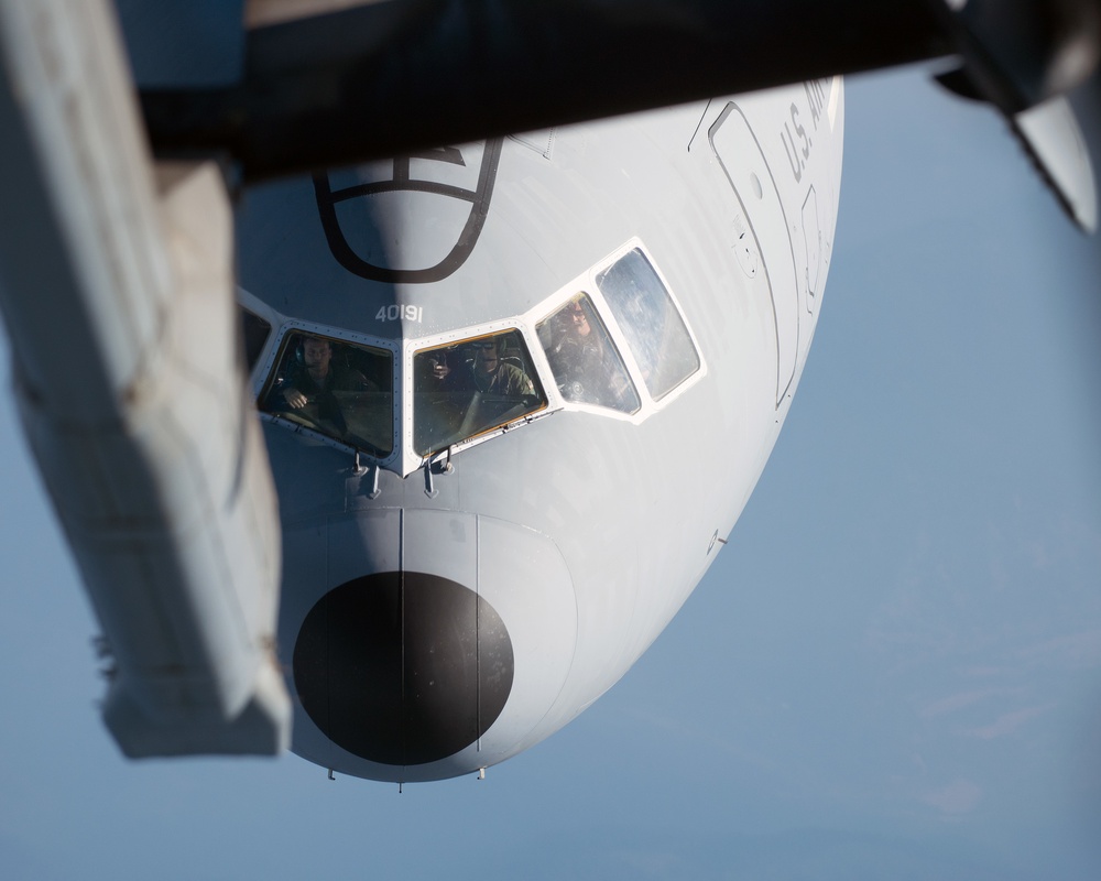 KC-10 Extender Refuel