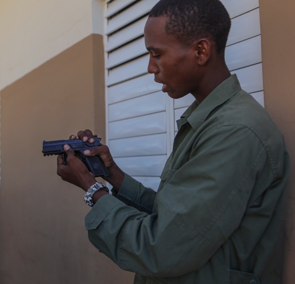 U.S. Marines with SPMAGTF-SC conduct training with Dominican Republic military