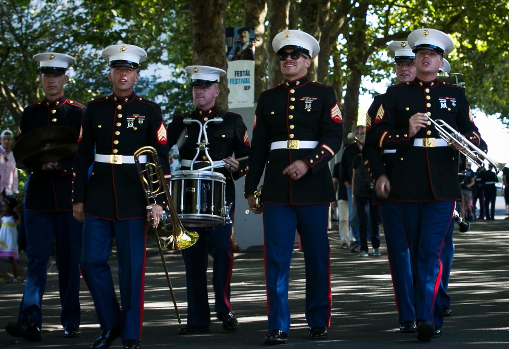 1st Marine Division Band Performs at Seafair Festival Torchlight Parade