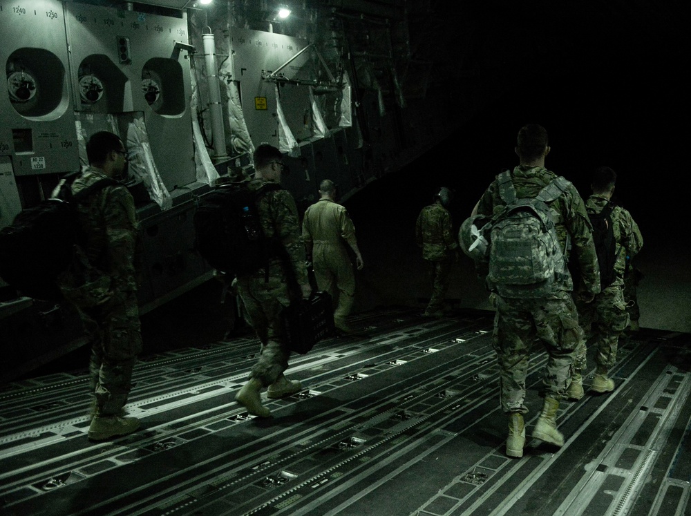 C-17 crew bring supplies to troops in Syria