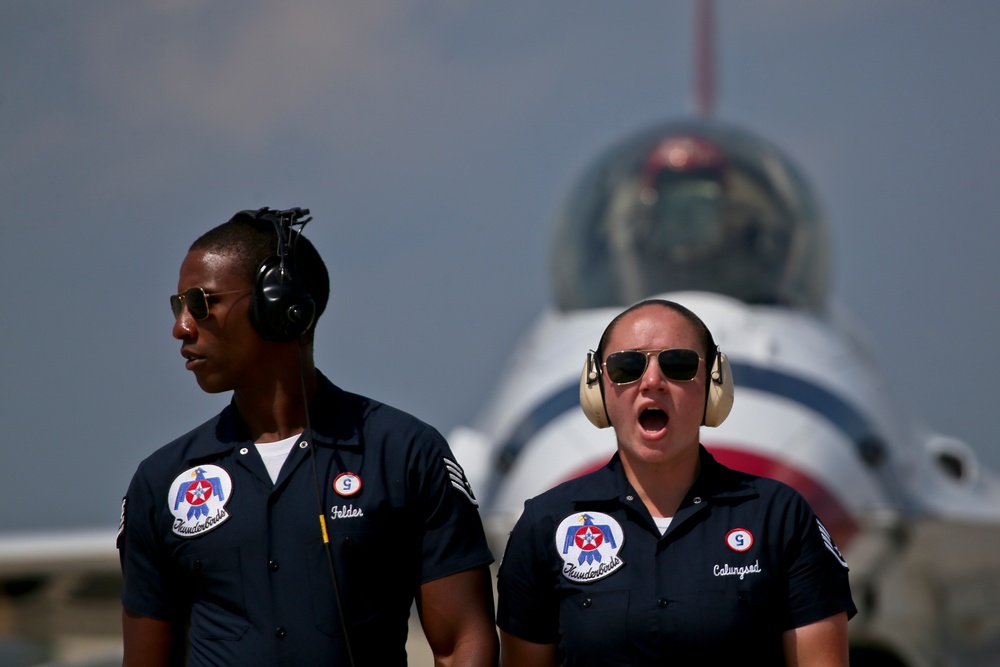 Thunderbird maintenance airmen ready planes for show
