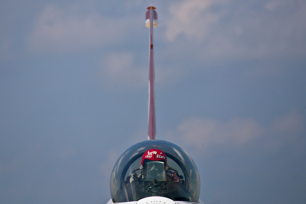 Thunderbird maintenance airmen ready planes for show