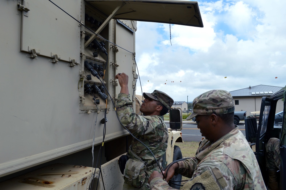 25th ID Signal Soldiers hold communications exercise