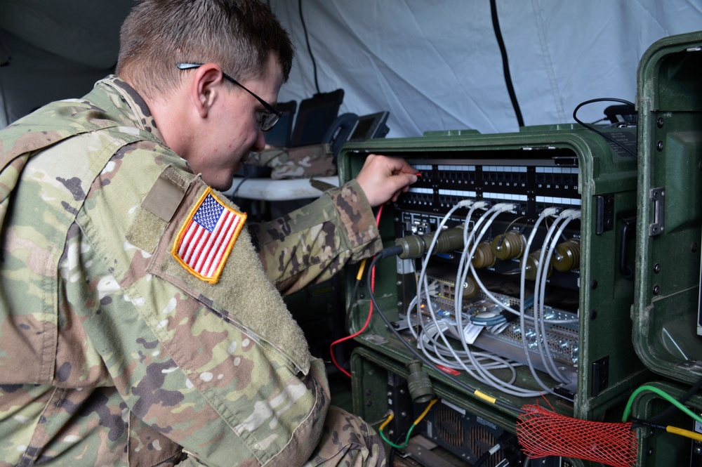 25th ID Signal Soldiers hold communications exercise
