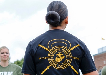 Kate Upton Works Out with Marines