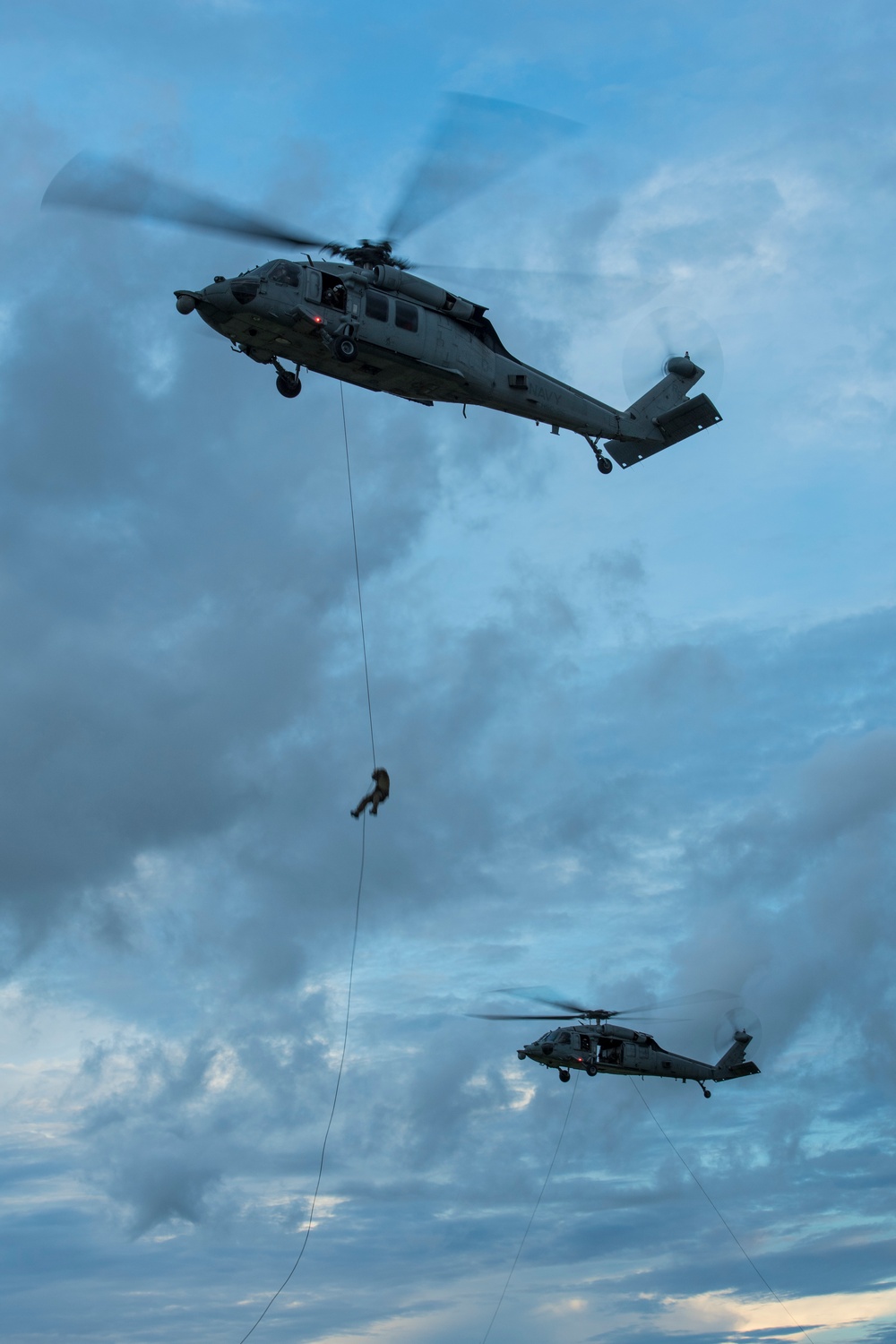 EODMU 5 Fast-Roping and Rappelling with HSC-25