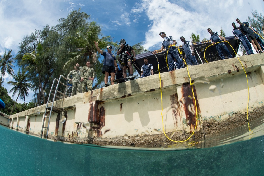 MDSU 1 and Sri Lankan Navy Divers - Subject Matter Expert Exchange