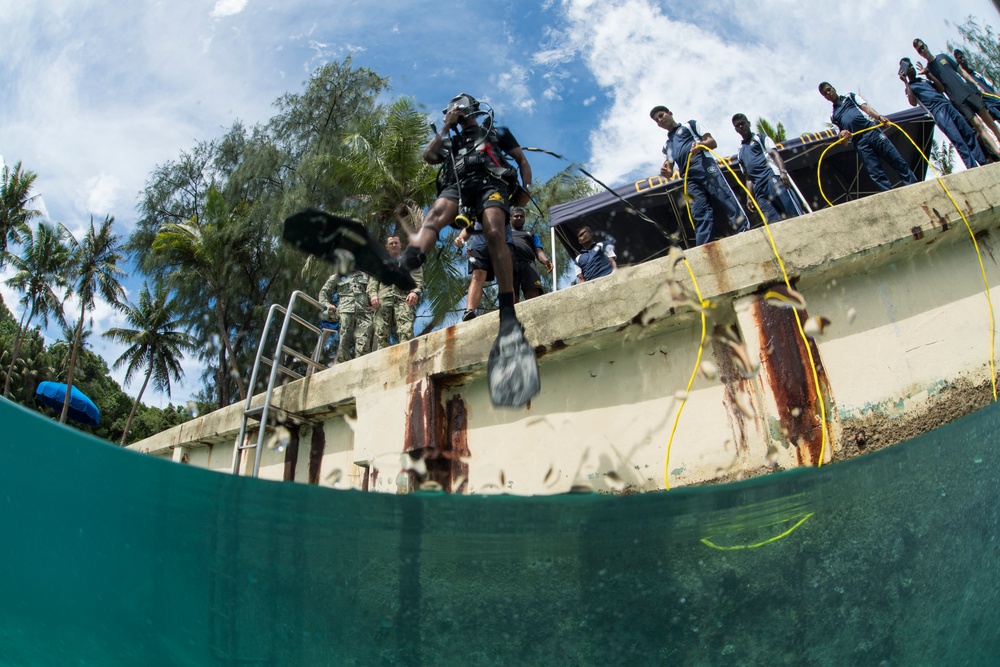 MDSU 1 and Sri Lankan Navy Divers - Subject Matter Expert Exchange