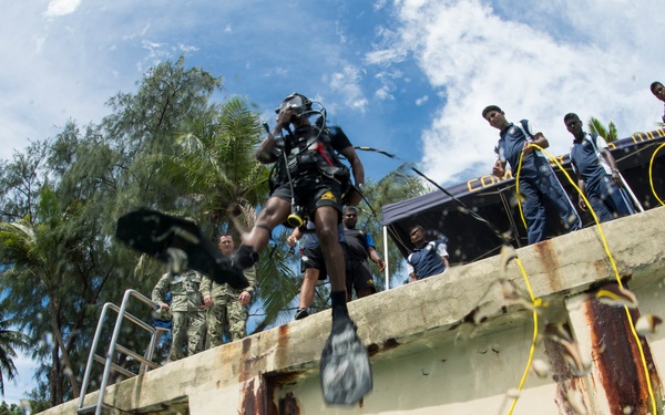 MDSU 1 and Sri Lankan Navy Divers - Subject Matter Expert Exchange