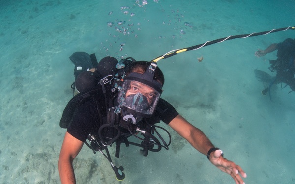 MDSU 1 and Sri Lankan Navy Divers - Subject Matter Expert Exchange