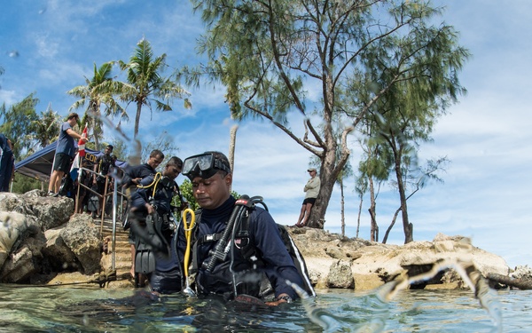 MDSU 1 and Sri Lankan Navy Divers - Subject Matter Expert Exchange